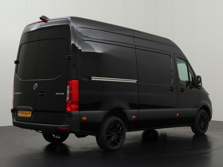 Mercedes Sprinter Bestelbus L2 H2 2023 Diesel Automaat, Auto's, Mercedes-Benz, Dealer onderhouden, Te koop, Zwart, Automaat, Financial lease