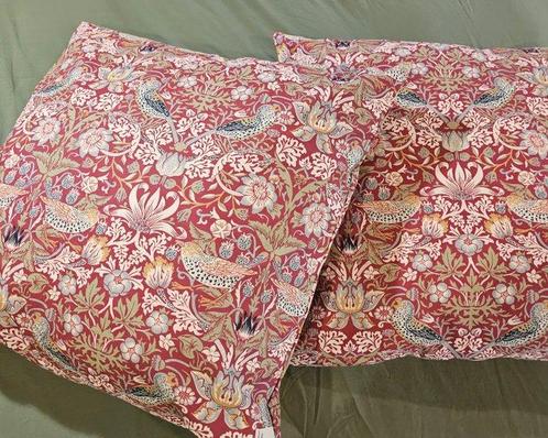 Set van 2 kussens William Morris Art Nouveau GESTOFFEERD, Antiek en Kunst, Curiosa en Brocante