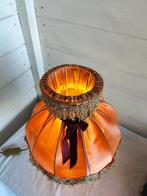 onbekend - Een prachtige roze zijden tafellap - Tafellamp -