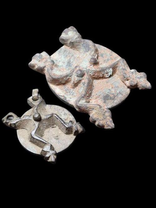 Viking periode Brons Lot of 2 Pcs Rare Fafnir Buckel (Zonder, Antiek en Kunst, Antiek | Overige Antiek