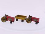 Tiny Tin Toys (blikken speelgoed) 2 x tractor en een aanh..., Ophalen of Verzenden, Gebruikt