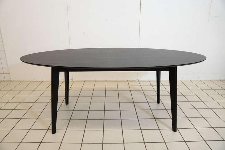 Zwarte ovale tafel, Huis en Inrichting, Tafels | Eettafels, Ophalen of Verzenden