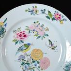 Bord - Assiette en porcelaine aux émaux de la Famille Rose à