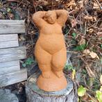 Naar Fernando Botero - sculptuur, STANDING GLORIOUS LADY -