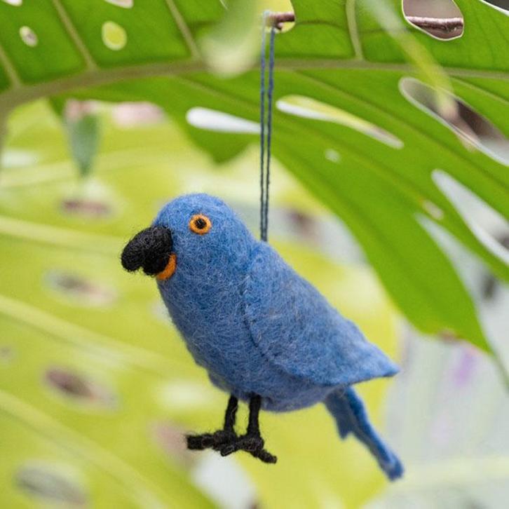 Hanger Vilt Vogel - Papegaai Blauw Hyacintara - 14x8cm - Hom, Kinderen en Baby's, Kinderkamer | Inrichting en Decoratie, Nieuw