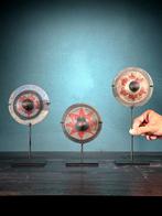 NO RESERVE PRICE - Spinning tops (3) - Gasing - Draaitol -