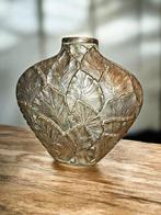 Vaas - metaal met een antiek gouden patina