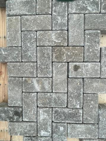 Gebruikte betonklinkers de Heuven (op pallets) beschikbaar voor biedingen