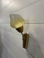 Vintage wandlamp ArtDeco geschilderd melkglas en messing, Antiek en Kunst
