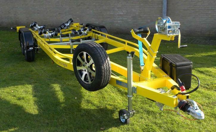 Freewheel Ultra Light, de boottrailer met aluminium frame, Watersport en Boten, Boottrailers, Nieuw, Verstelbare verlichting, Geremd