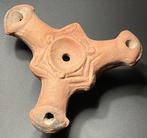 Oud-Romeins Terracotta Volledig intact olielamp met drie