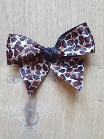 Lila Jo, Leopard bow. beschikbaar voor biedingen