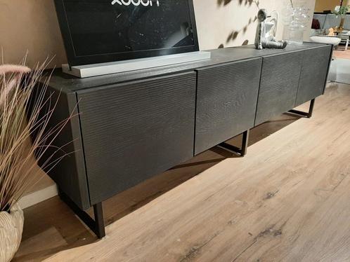 Carving lowboard - castle black - 210cm **SHOWROOMMODEL**, Huis en Inrichting, Kasten | Televisiemeubels, Nieuw