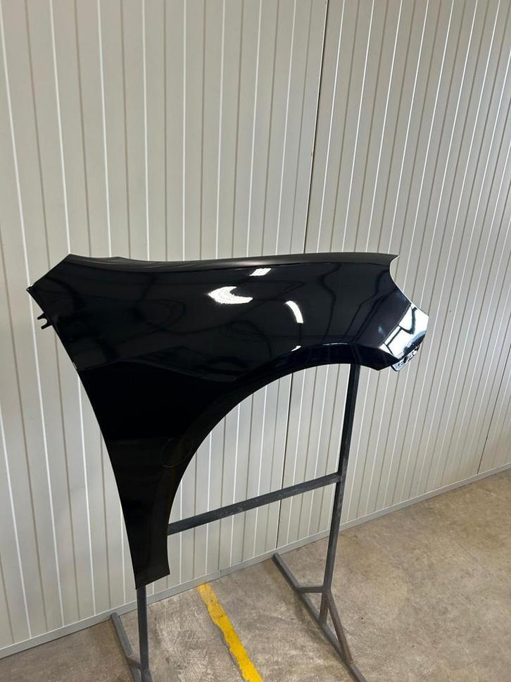 Spatbord rechtsvoor Volkswagen Golf 6 DEEPBLACK (LC9X), Auto-onderdelen, Carrosserie en Plaatwerk, Nieuw, Volkswagen, Voor, Rechts