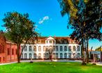 Klooster en kloosterkapel op perceel van 18.000 m2, Koop, Bedrijfsruimte