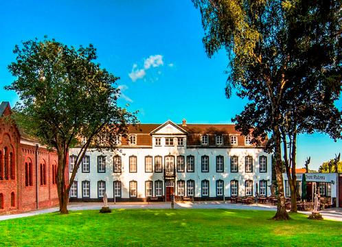 Klooster en kloosterkapel op perceel van 18.000 m2, Zakelijke goederen, Bedrijfs Onroerend goed, Bedrijfsruimte, Koop