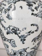 Vaas - Porselein - China - Dragons - 41 cm (Zonder, Antiek en Kunst