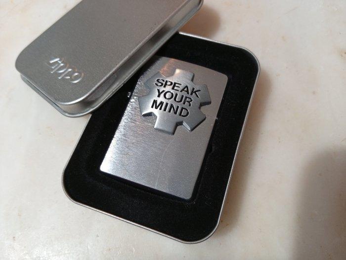 Zippo, Marlboro Speak Your Mind But Ride a Fast Horse - 2004, Verzamelen, Rookartikelen, Aanstekers en Luciferdoosjes