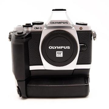 Olympus E-M5 Camera Body Zilver + HLD-6 Batterijgrip (Occ) beschikbaar voor biedingen