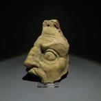 Oud-Grieks Terracotta Theatermasker. 4e eeuw v.Chr. 14,3 cm