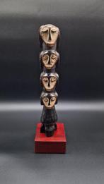 Beeld met meerdere gezichten, legaal, in hout - HOOGTE 40 CM