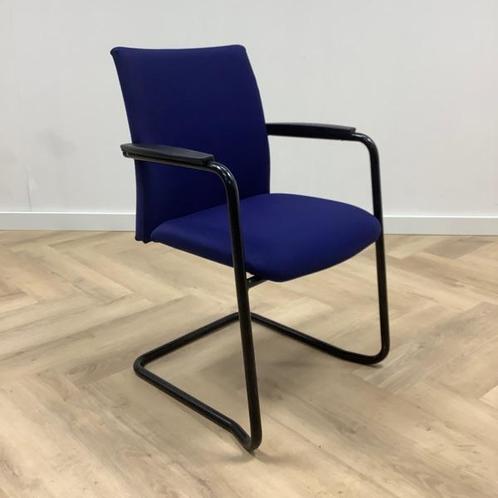 Tweedehands vergaderstoel / sledestoel, blauw - zwart, Huis en Inrichting, Stoelen, Eén, Zwart, Gebruikt, Stof, Ophalen of Verzenden