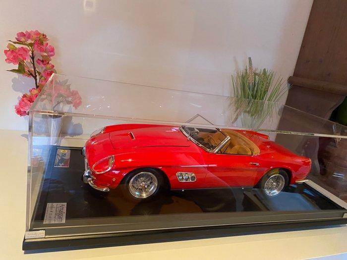 Amalgam 1:8 - Modelauto - Ferrari 250 California Spyder -, Hobby en Vrije tijd, Modelauto's | 1:5 tot 1:12