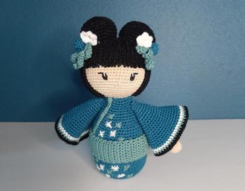 Crochet Kit byClaire Kokeshi Aoi - Blue (English Pattern) beschikbaar voor biedingen