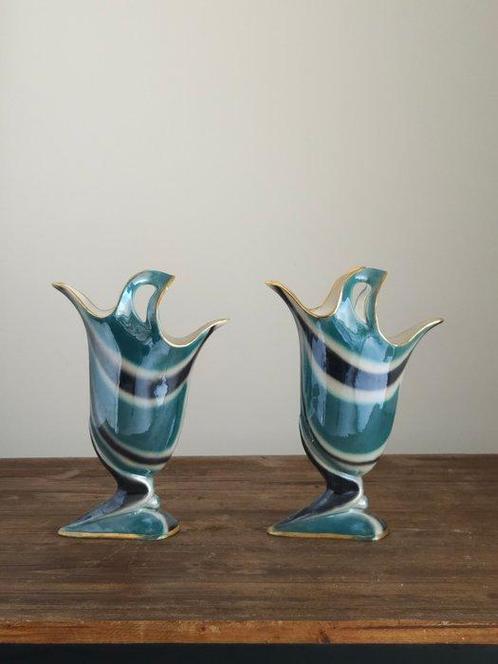 Vaas (2) - Keramiek - geëmailleerd bloem, Antiek en Kunst, Curiosa en Brocante