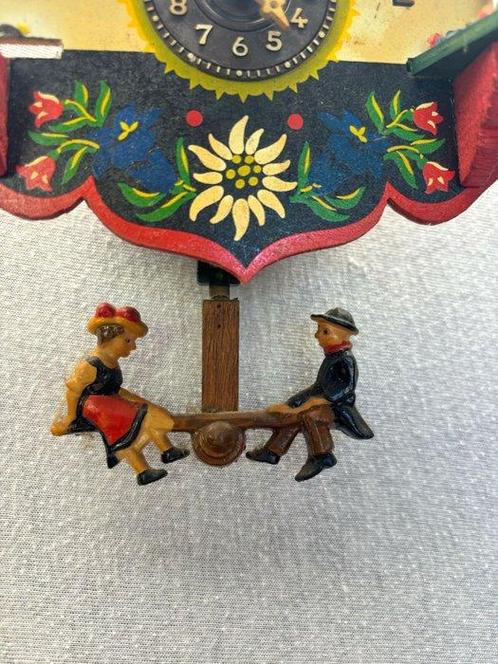 Geschilderd Traditionele Schwarzwald Koekoeksklok - Uniek, Antiek en Kunst, Curiosa en Brocante