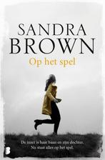 9789059901445 Op het spel Sandra Brown, Boeken, Nieuw, Sandra Brown, Verzenden