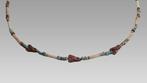 Oud-Egyptisch Kornalijn en faience fijne ketting met 3