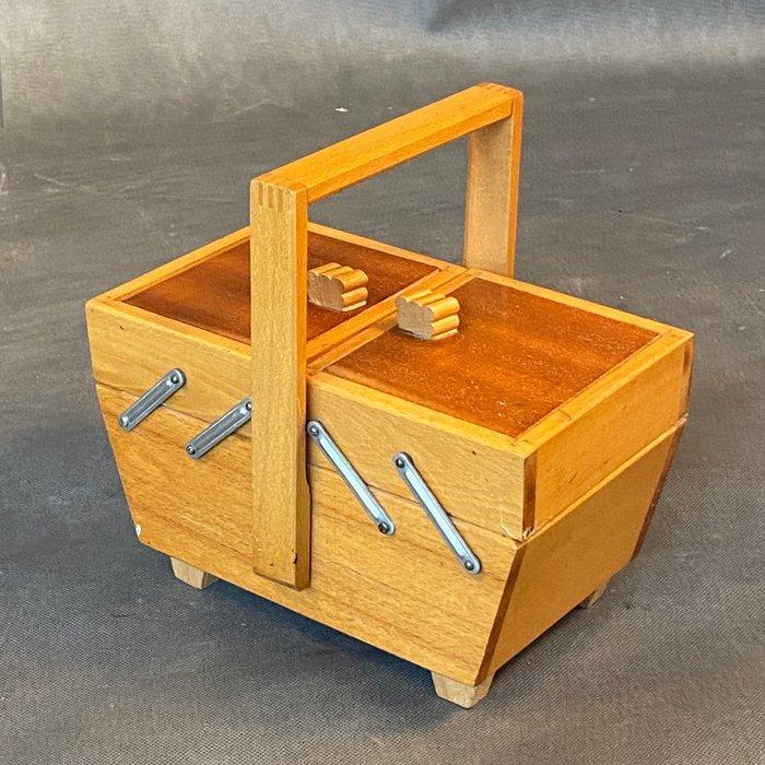 Naaiset, Antiek en Kunst, Kunst | Designobjecten