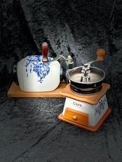 Set aus zwei Vintage-Kaffeemühlen – Keramik & Holz mit, Antiek en Kunst, Curiosa en Brocante
