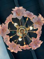 Goud met roze bloemenlamp met Muranoglas, Huis en Inrichting, Lampen | Kroonluchters, Hollywood recency eclectisch maximalism 