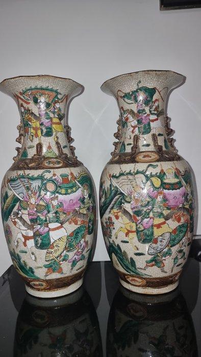 Vaas - Porselein - China - Qing Dynastie (1644-1911) - Twee, Antiek en Kunst, Antiek | Overige Antiek