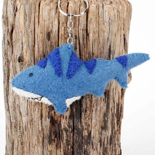 Vilten sleutelhanger - haai donkerblauw 12cm NIEUW, Verzamelen, Sleutelhangers, Nieuw, Ophalen of Verzenden