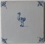 Tegel - Tegel met een Struisvogel en hoefijzer. - 1650-1700, Antiek en Kunst