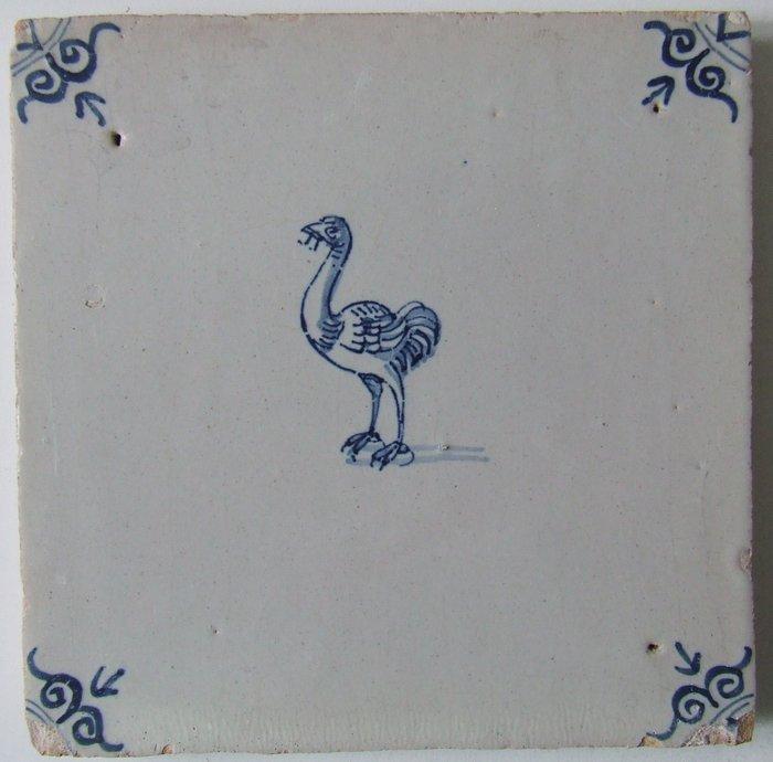 Tegel - Tegel met een Struisvogel en hoefijzer. - 1650-1700, Antiek en Kunst, Antiek | Glas en Kristal