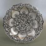 Schaal met lotusbloemen & harten - Schaal - .800 zilver, Antiek en Kunst