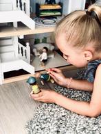 Small Foot - Houten Urban Villa Poppenhuis met Accessoires,, Kinderen en Baby's, Speelgoed | Poppenhuizen, Verzenden, Zo goed als nieuw