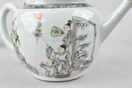 Theepot - Een Chinese theepot in grijstinten versierd met, Antiek en Kunst