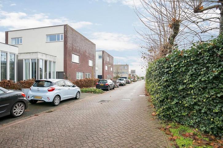 Te huur: Huis Schothorstlaan in Spijkenisse, Huizen en Kamers, Huizen te huur, Zuid-Holland