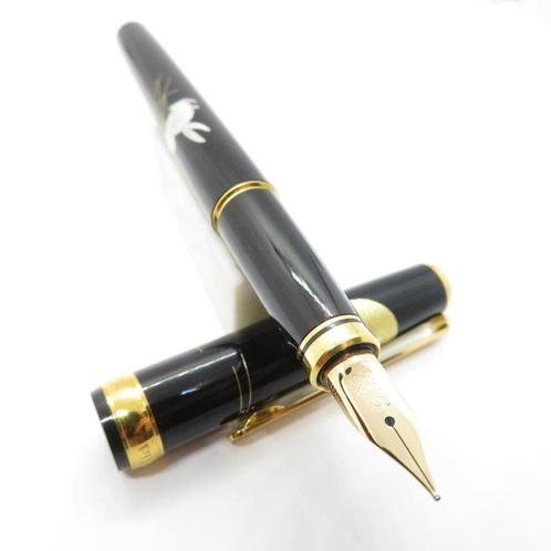 Platinum - Maki-e with the moon and a rabbit design - 18K, Verzamelen, Pennenverzamelingen