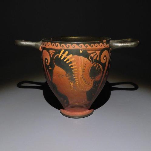 Oud-Grieks Skyphos met de voorstelling van Aphrodite. 4e, Verzamelen, Mineralen en Fossielen