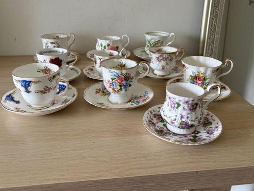 Koffie- en theeservies (20) - 10 Engelse porseleinen kop en, Antiek en Kunst, Antiek | Meubels | Tafels