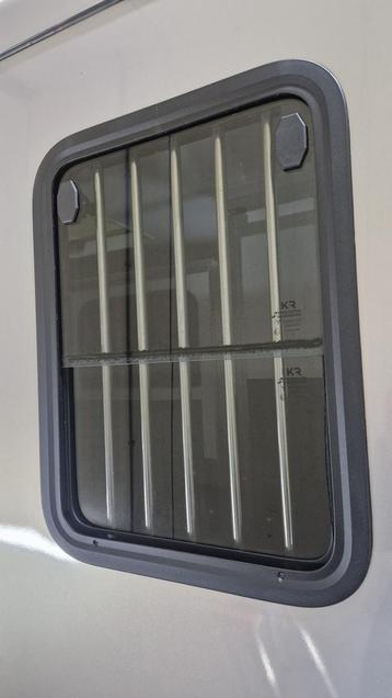 Krismar Raam 450x600 half zakkend met tralies beschikbaar voor biedingen
