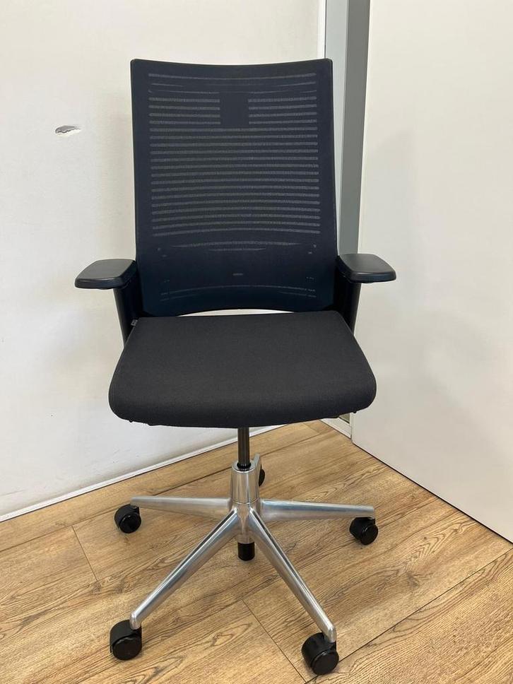 Refurbished Ahrend 2020 Bureaustoel, Inclusief Garantie, Huis en Inrichting, Bureaustoelen, Bureaustoel, Zwart, Zo goed als nieuw