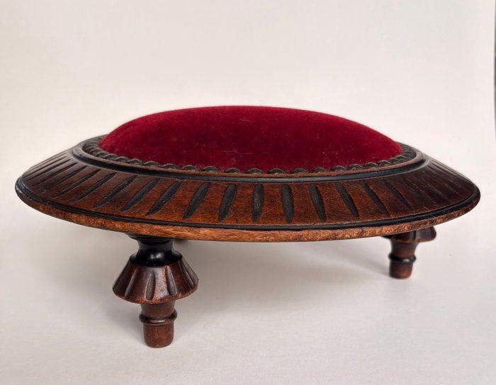 Voetenbank - Hout, Fluweel, Messing - Voetenbankje, Antiek en Kunst, Antiek | Overige Antiek