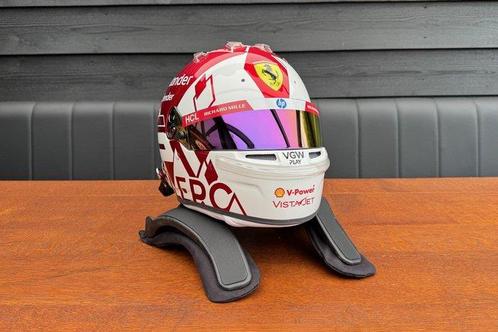 Ferrari - Charles Leclerc - 2024 - Replica helmet with HANS, Verzamelen, Automerken, Motoren en Formule 1